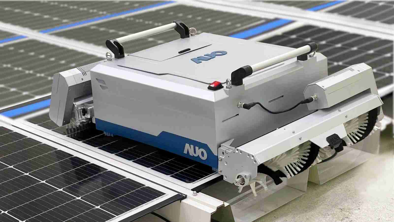 蓝狮在线致力EPC场域技术升级，，导入清洁机器人搭配传感器与AI数据分析，，，大幅减少维运成本