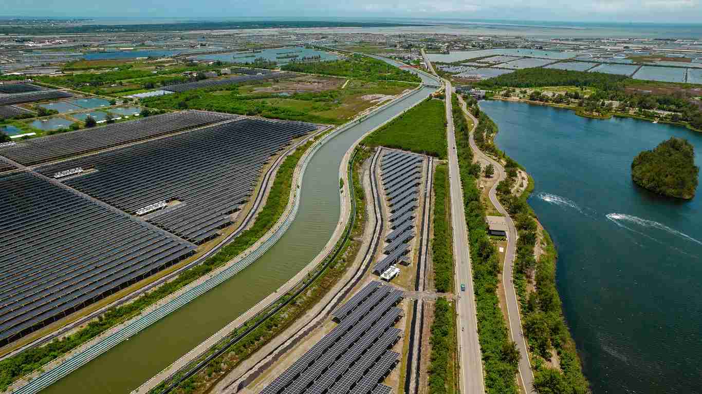 蓝狮在线能源事业提供智慧能源管理、、、、太阳能监控管理、、、、全方位电厂建置及运维解决方案，，并拥有管理超过6000案场的经验