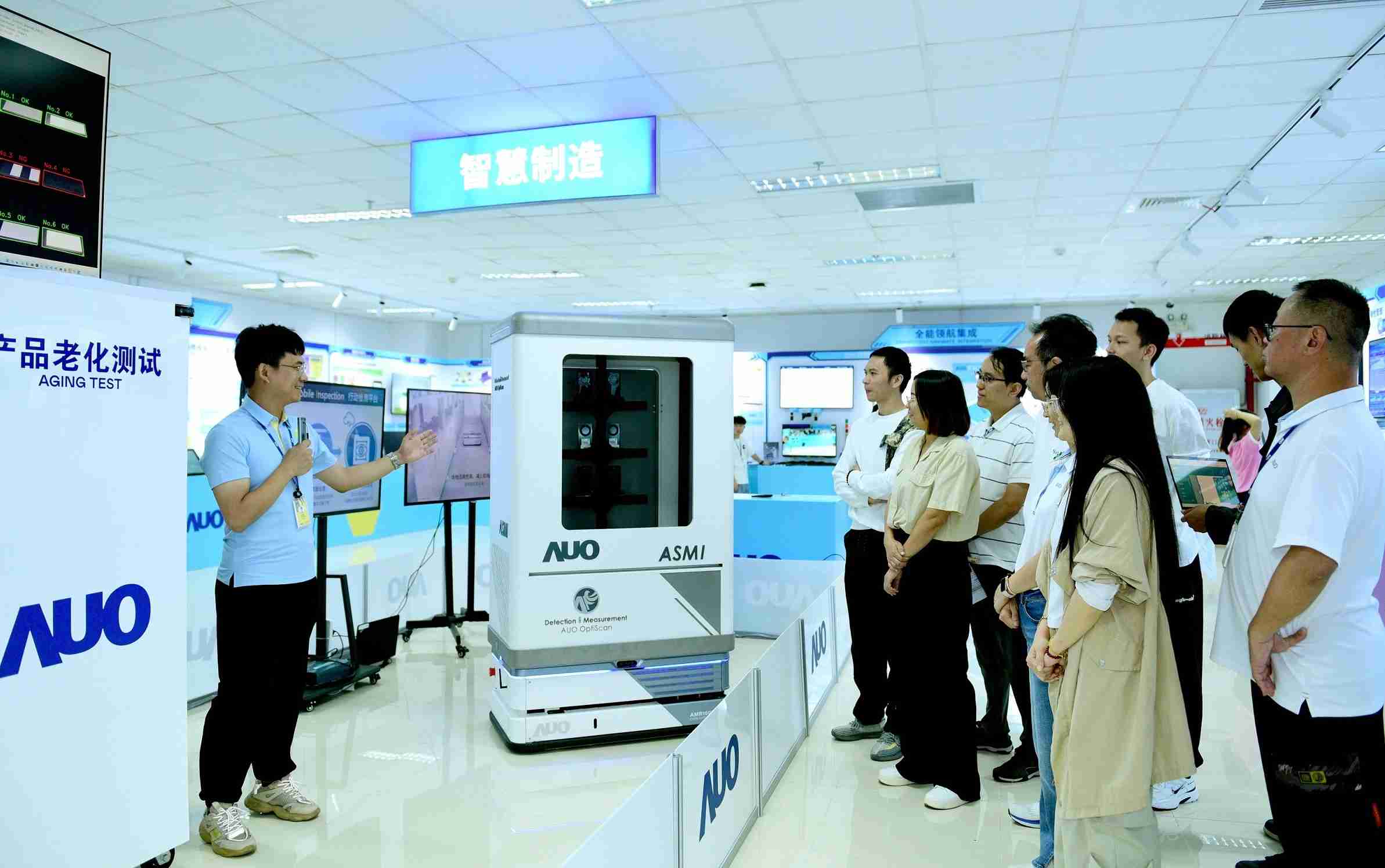 蓝狮在线厦门将5G+ABC技术串联生产管理全流程，，，打通研发、、、采购、、、生管、、、、制程、、、设备、、、质量等产品全生命周期制造流程，，，完成数字化设计、、智慧供应链、、智能座舱、、、、全流程设备管理、、、数据驱动优化、、智慧在线检测、、、、智慧品管等自适应生产模式升级